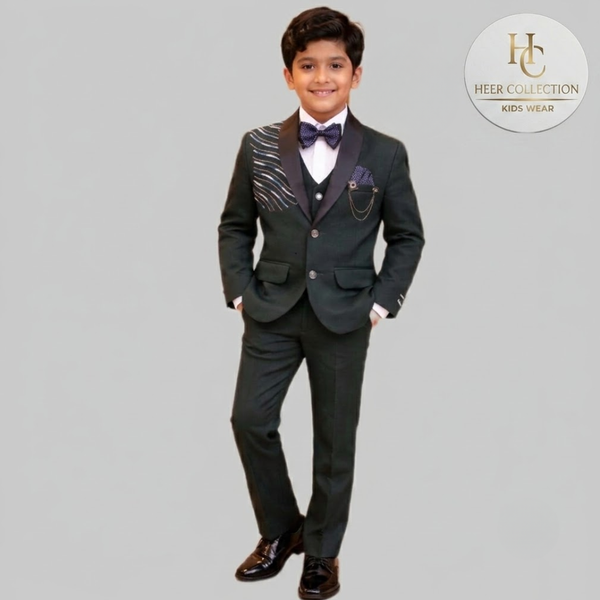 SGT3919 Embroidered Velvet Tuxedo